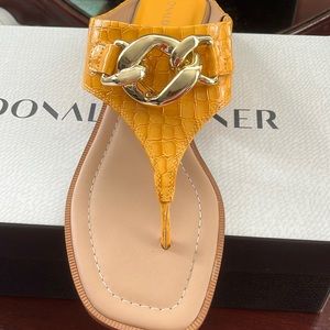 Sun gold sz 8.5. Cushion inside and extra heel cushion. Never worn  new in box